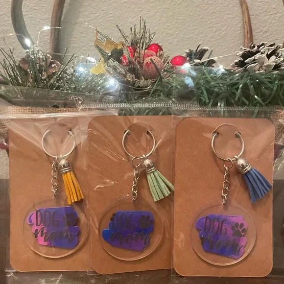 Dog Mom Keychain with Tassel - Picture 2 of 3